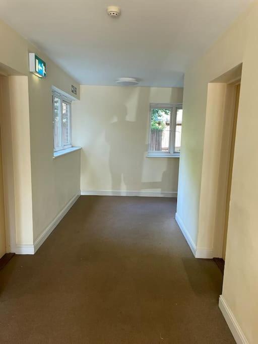 Large 2 Bedroom Apartment, 4 Beds One 1 En-Suite, Free Parking Nr Chelt Elmore And Quays グロスター エクステリア 写真